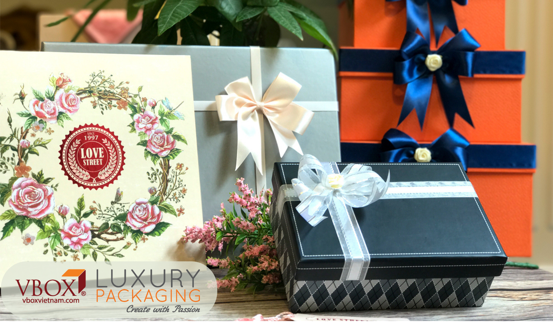 (Hộp quà do VBOX thiết kế và sản xuất)