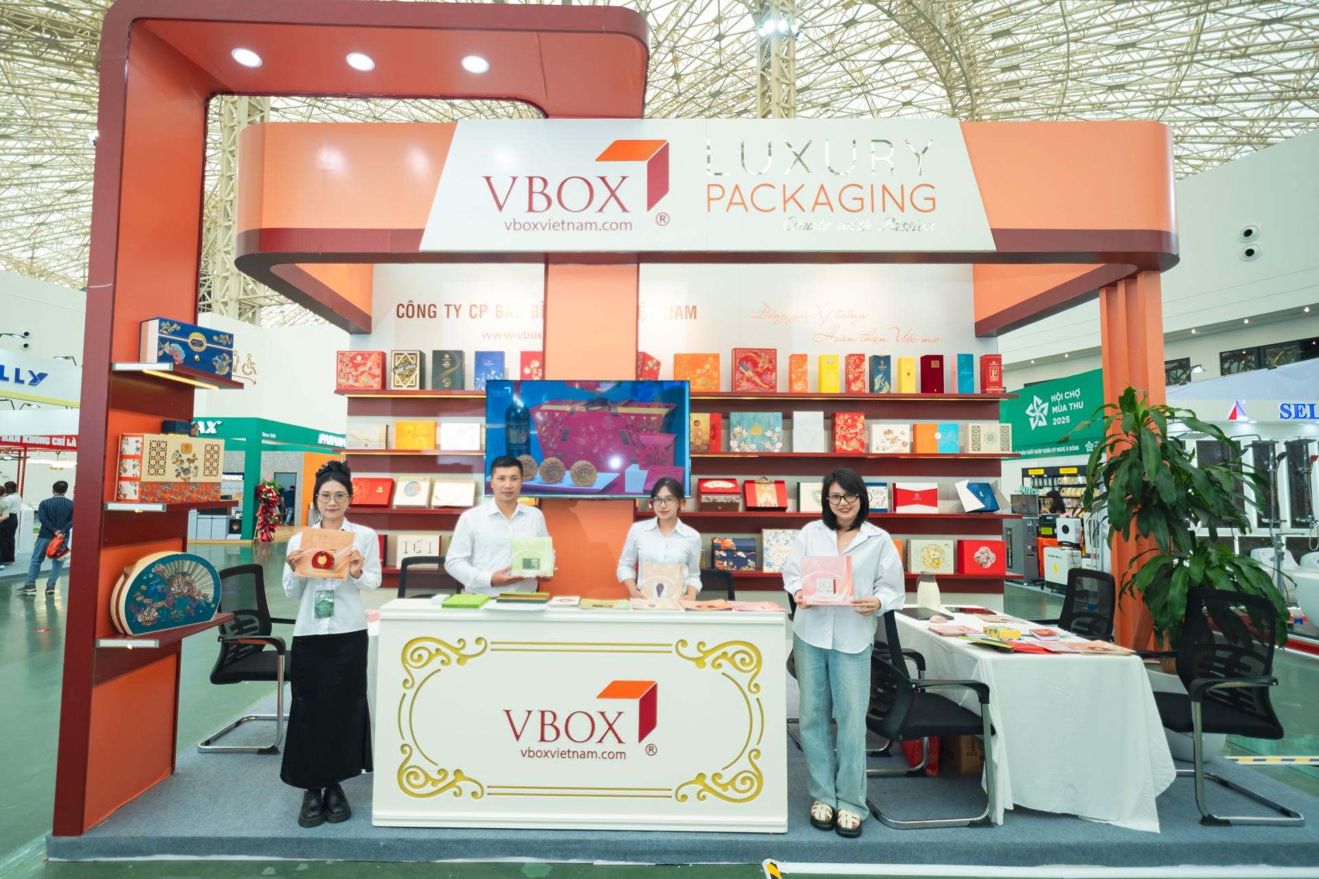 VBOX tạo dấu ấn bao bì tại Hội chợ Mùa Thu